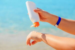 10 Titik Rawan Kulit: Jangan Lewatkan Sunscreen di Sini!