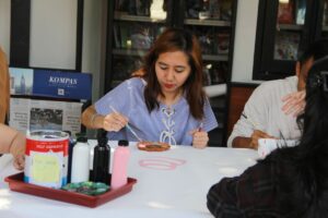 Seni Terapi vs Terapetik Seni: Temukan Perbedaannya Sekarang