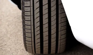 Ban Mobil Anti Banjir? Pilih yang Tepat di Musim Hujan