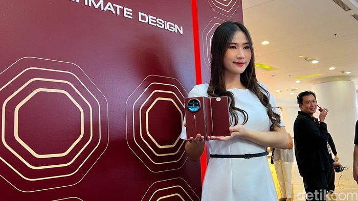 Huawei Mate XT Ultimate: Spesifikasi Gahar, Harga & Lipat Tiga!