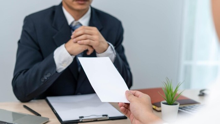 PHK? Dapatkan 60% Gaji 6 Bulan, Ini Syaratnya!