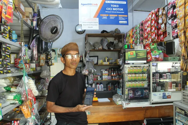 Sukses Agen BRILink Muda: Kisah Inspiratif Ahri, Mantan Penjual Makanan Ringan