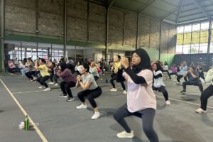 Zumba untuk Lansia: Amankah & Manfaatnya Luar Biasa?
