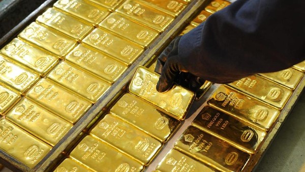Harga Emas Antam Anjlok: Investasi Anda Terancam?