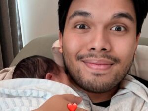 Haru! Thariq Halilintar Azani Putra Pertama, Suara Bergetar Emosional