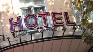 Hotel vs Homestay? Temukan Akomodasi Nyaman Sesuai Budget