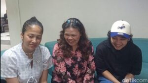 Ibunda Bastian Steel Ingin Sitha Marino Jadi Mantu?