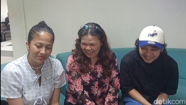 Ibunda Bastian Steel Ingin Sitha Marino Jadi Mantu?