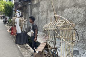 Larangan Ondel-ondel Ngamen: Ancaman Premanisme & Nasib Perajin?
