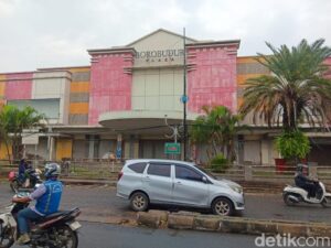 Mall Misterius Bekasi: Buka Setahun Sekali, Kisah Uniknya?