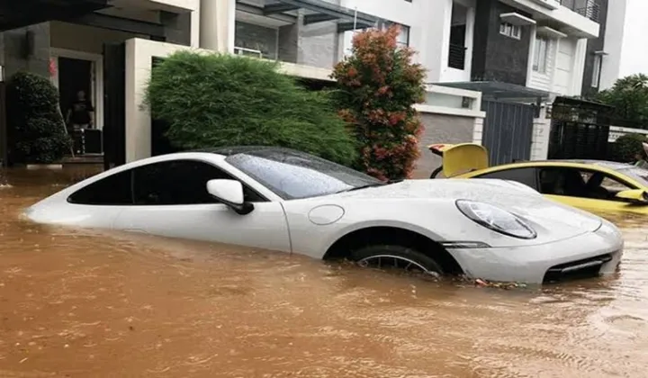 Mobil Terendam Banjir? Solusi Cepat & Ampuh Ini Wajib Anda Tahu