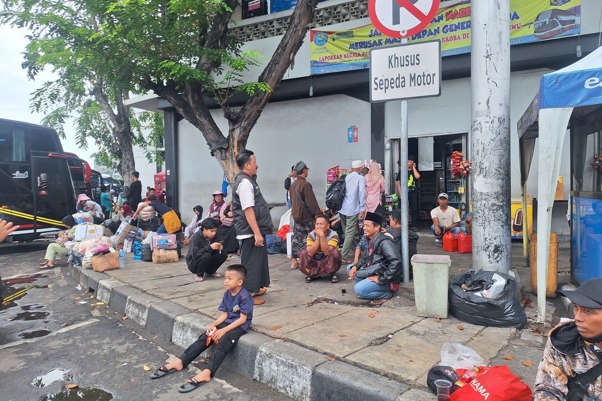 Preman Berkedok Pedagang Asongan Teror Penumpang Tanjung Priok