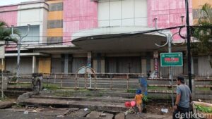 Rahasia Mal Bekasi: Buka Setahun Sekali, Jual Apa Ya?