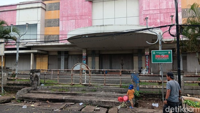 Rahasia Mal Bekasi: Buka Setahun Sekali, Jual Apa Ya?