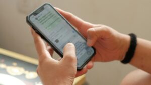 Rahasia WhatsApp: Hilangkan Status Online, Mudah Banget!