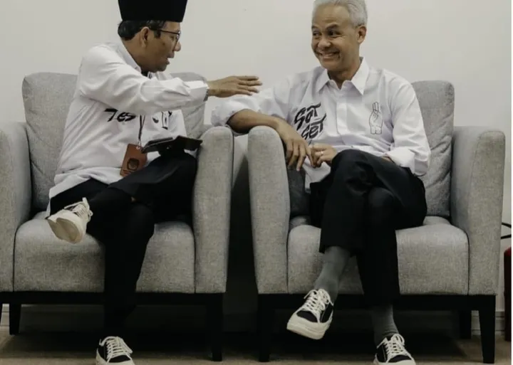 Sepatu Ganjar-Mahfud Debat Capres: Harga Bikin Penasaran?