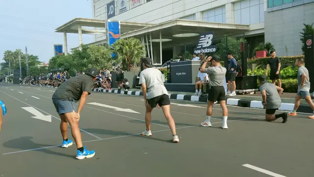 Transformasi Abu-abu: Gaya Olahraga ke Streetwear Elegan